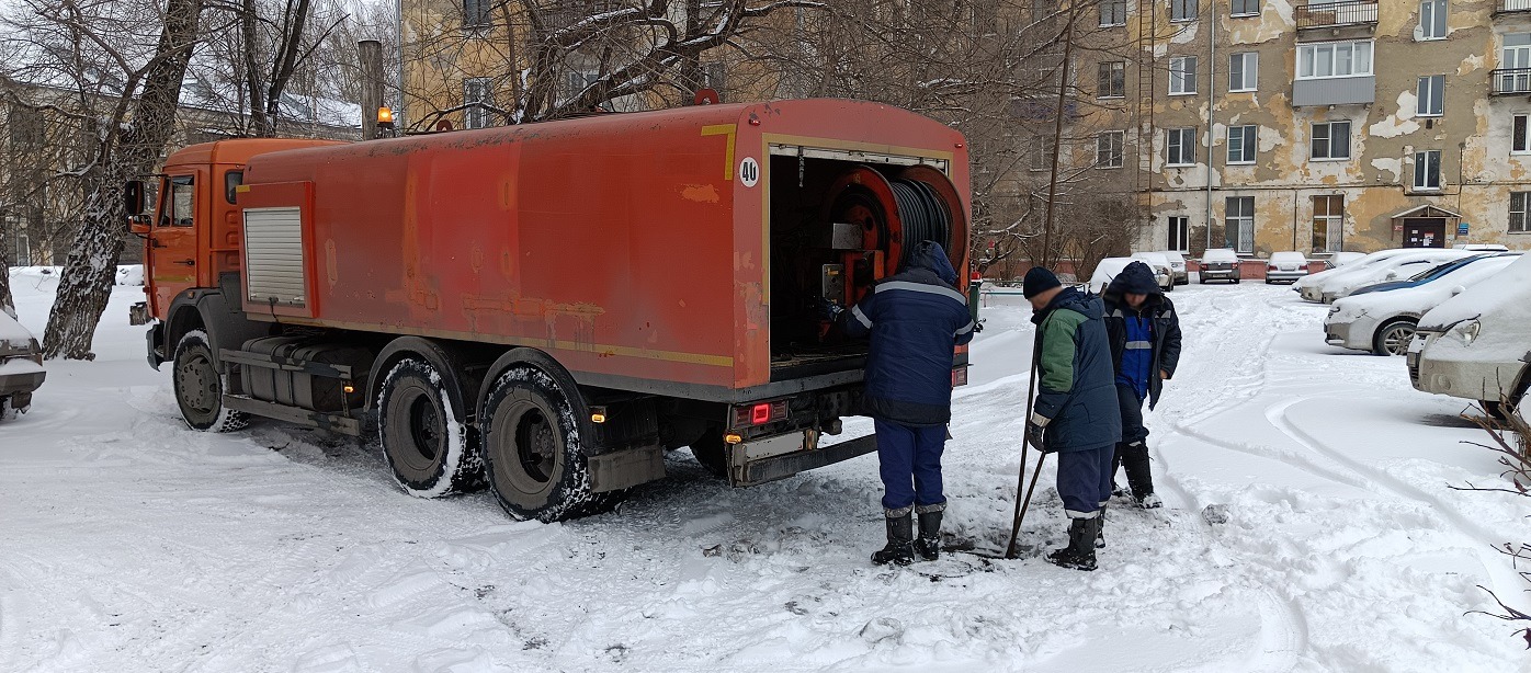 Прочистка канализации от засоров гидропромывочной машиной и специальным оборудованием в Новокуйбышевске
