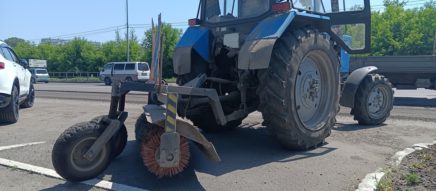 Услуги трактора с щеткой МТЗ в Самарской области