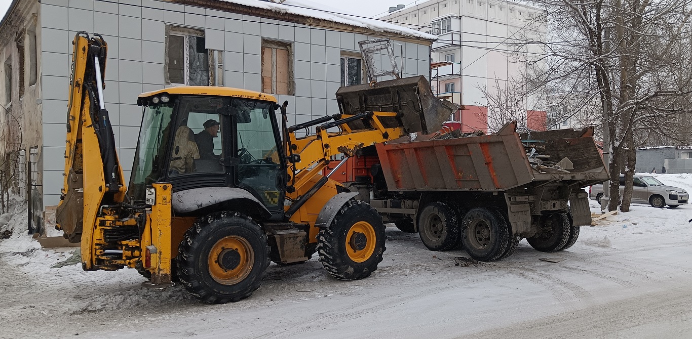 Уборка и вывоз строительного мусора, ТБО с помощью экскаватора и самосвала в Тольятти
