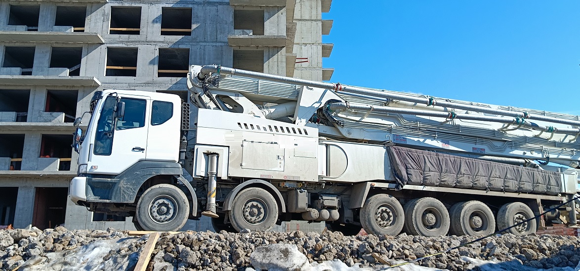 Услуги и заказ бетононасосов для заливки бетона в Отрадном